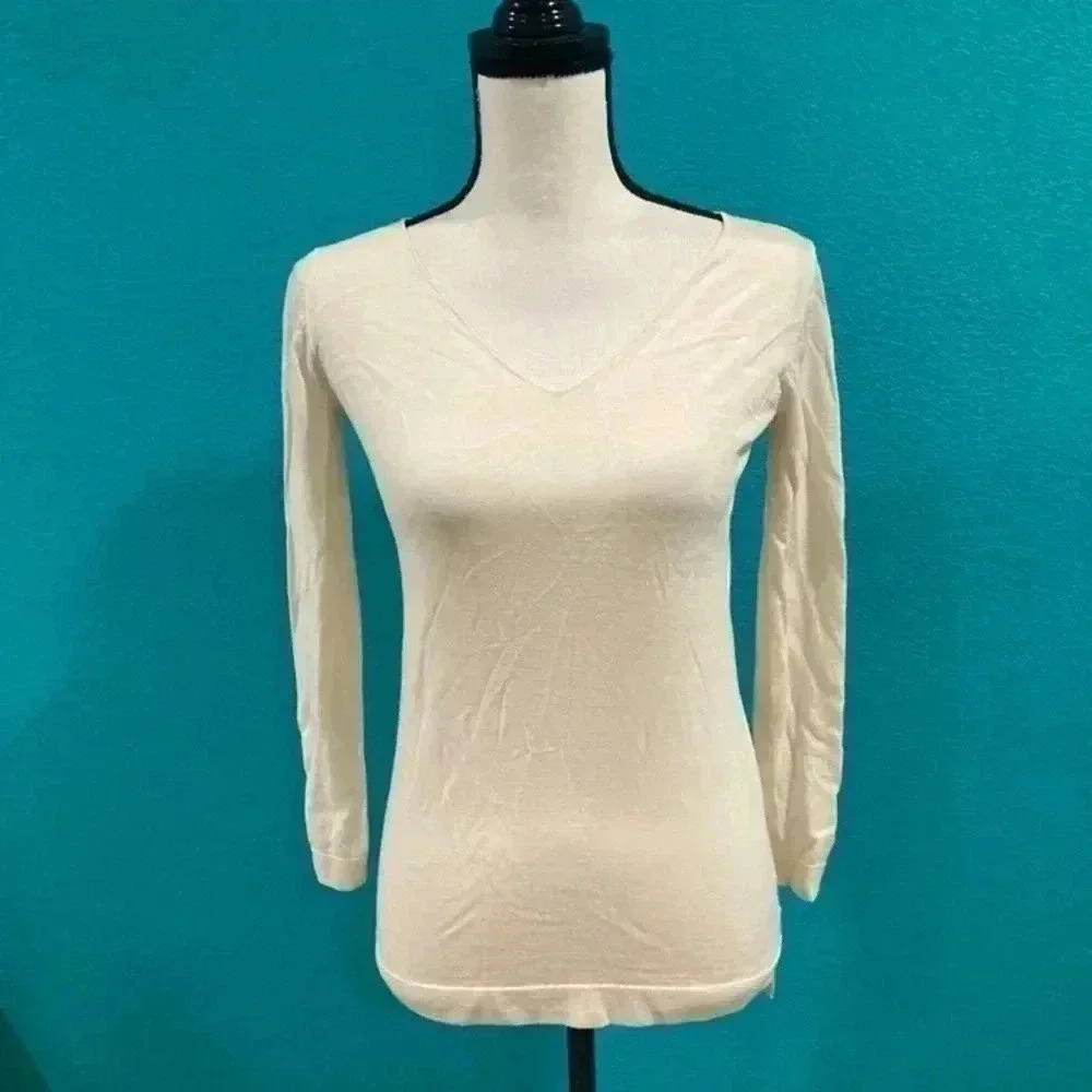 Halogen vneck 100% cashmere Sweater